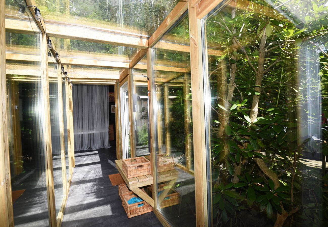 Stuga i Mölnlycke - Stort hus med egen sandstrand och båt i Mölnlycke | SE08034 