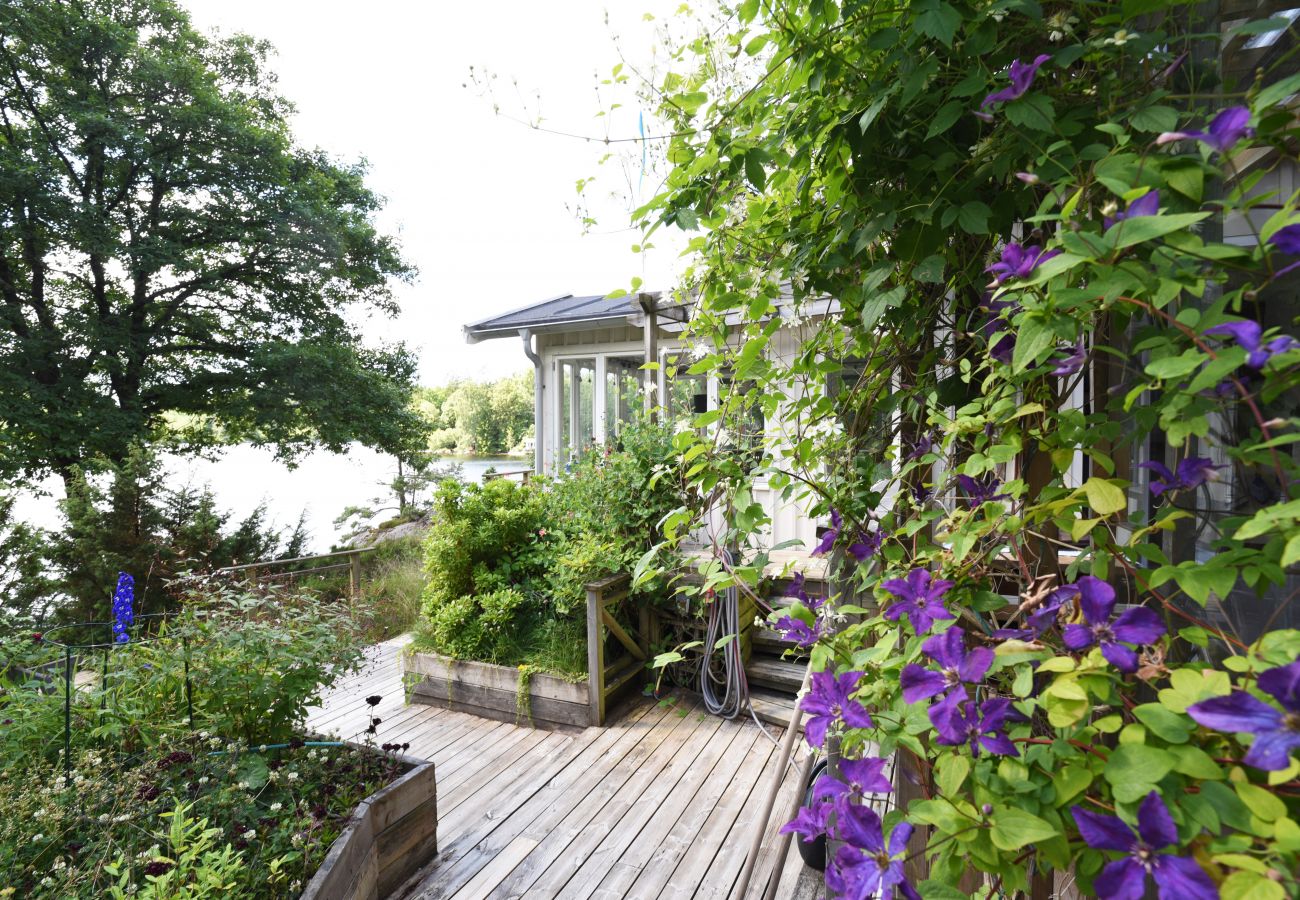Stuga i Mölnlycke - Stort hus med egen sandstrand och båt i Mölnlycke | SE08034 