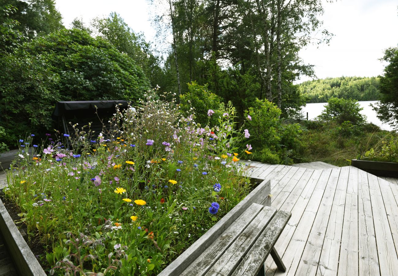 Stuga i Mölnlycke - Stort hus med egen sandstrand och båt i Mölnlycke | SE08034 