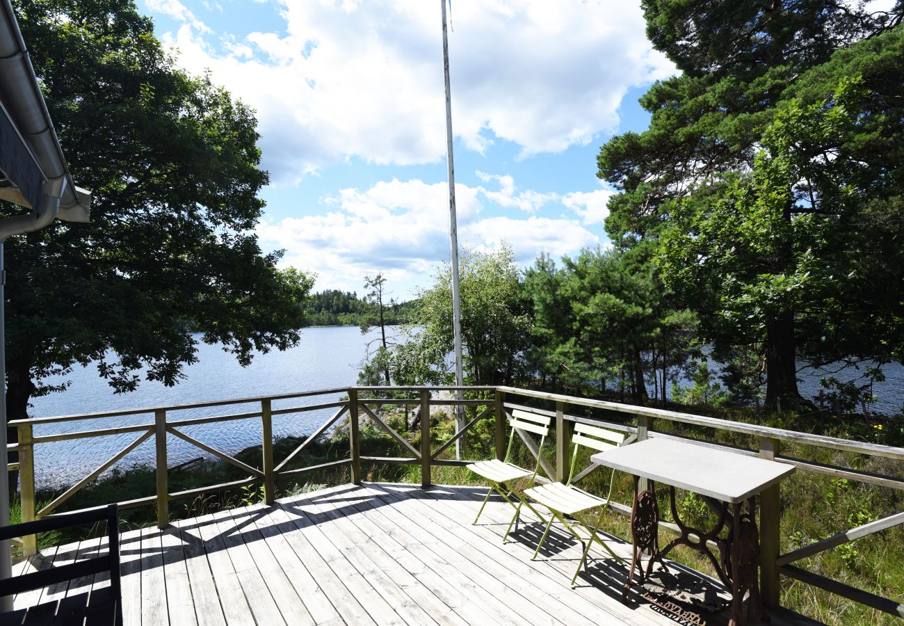Stuga i Mölnlycke - Stort hus med egen sandstrand och båt i Mölnlycke | SE08034 