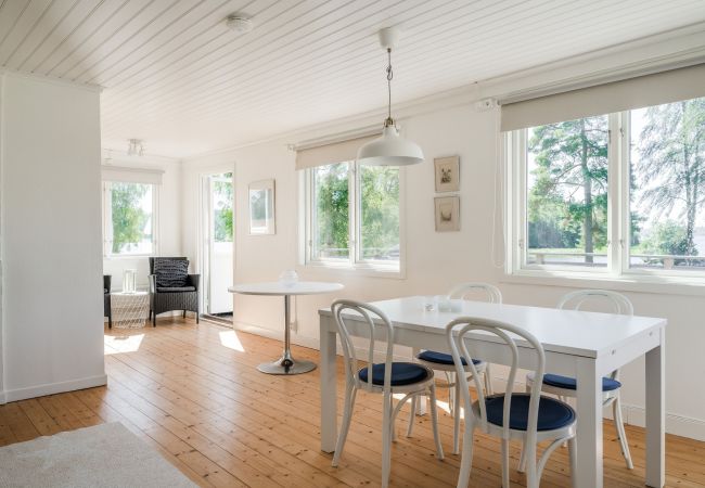 Stuga i Lekeryd - Trevlig stuga med panoramautsikt över sjön Ylen | SE07025 Stuga i Lekeryd - Trevlig stuga med panoramautsikt över sjön Ylen | SE07025