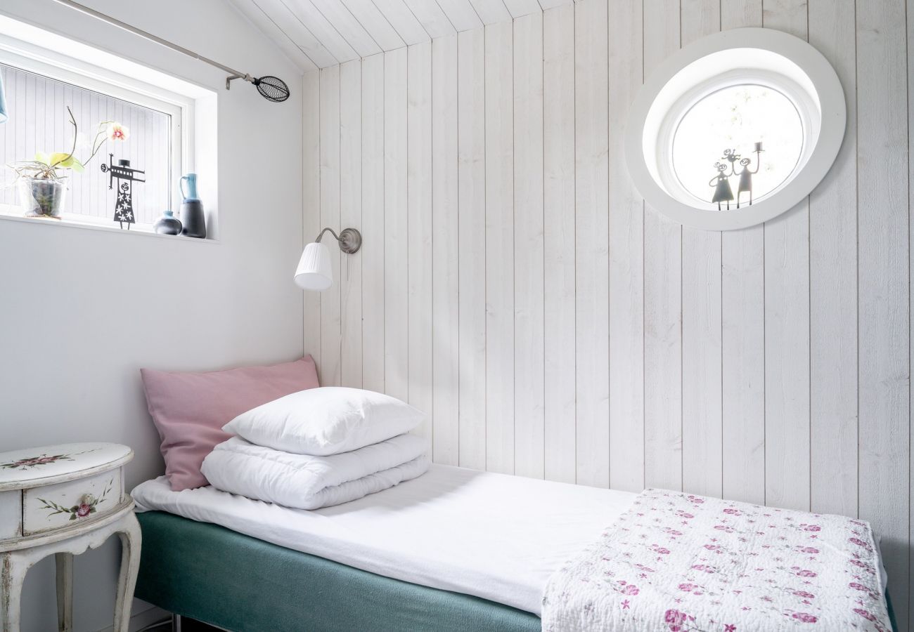 Stuga i Vaggeryd - Fantastiskt hus i Vaggeryd med panoramaläge vid sjön Fängen  | SE07024 