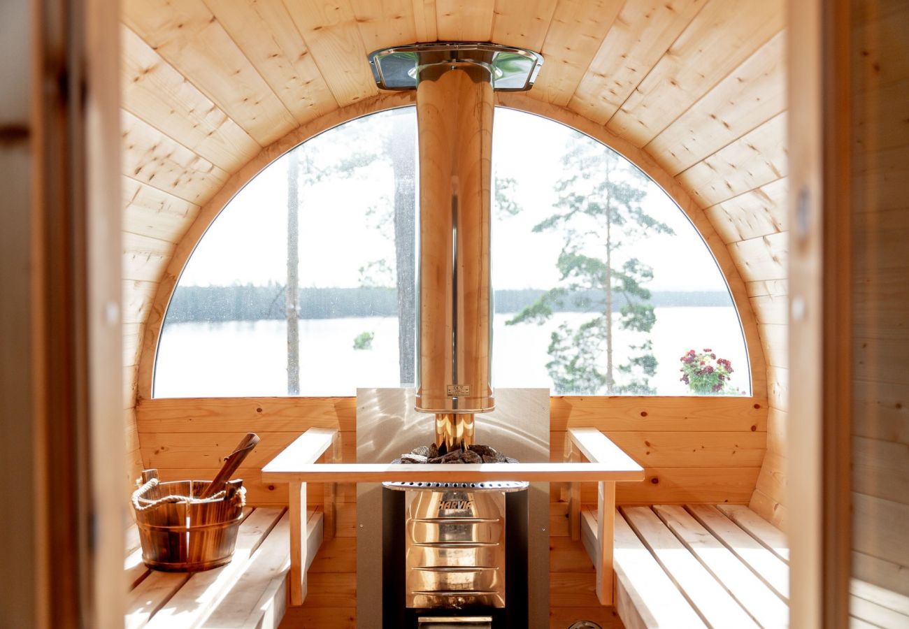 Stuga i Vaggeryd - Fantastiskt hus i Vaggeryd med panoramaläge vid sjön Fängen  | SE07024 