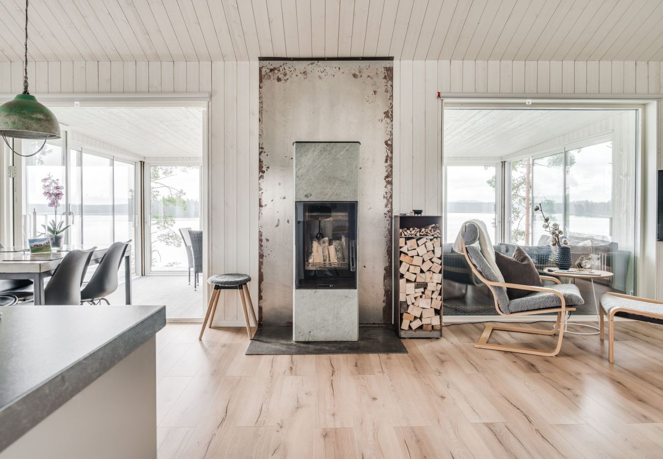 Stuga i Vaggeryd - Fantastiskt hus i Vaggeryd med panoramaläge vid sjön Fängen  | SE07024 