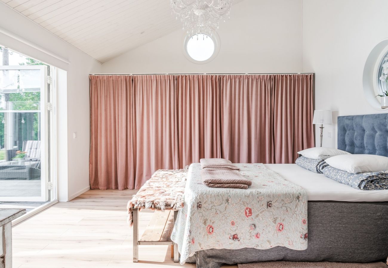 Stuga i Vaggeryd - Fantastiskt hus i Vaggeryd med panoramaläge vid sjön Fängen  | SE07024 