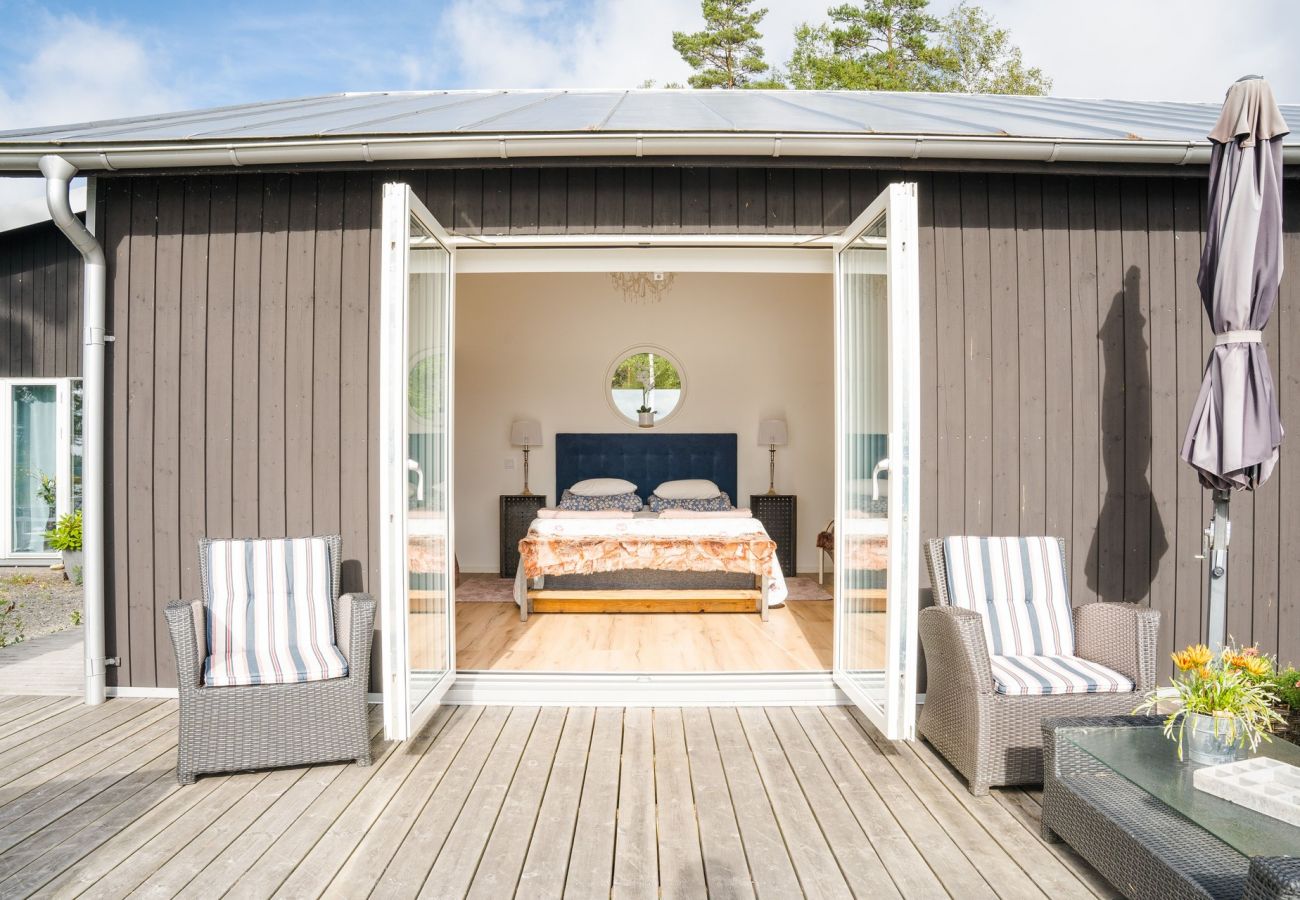 Stuga i Vaggeryd - Fantastiskt hus i Vaggeryd med panoramaläge vid sjön Fängen  | SE07024 