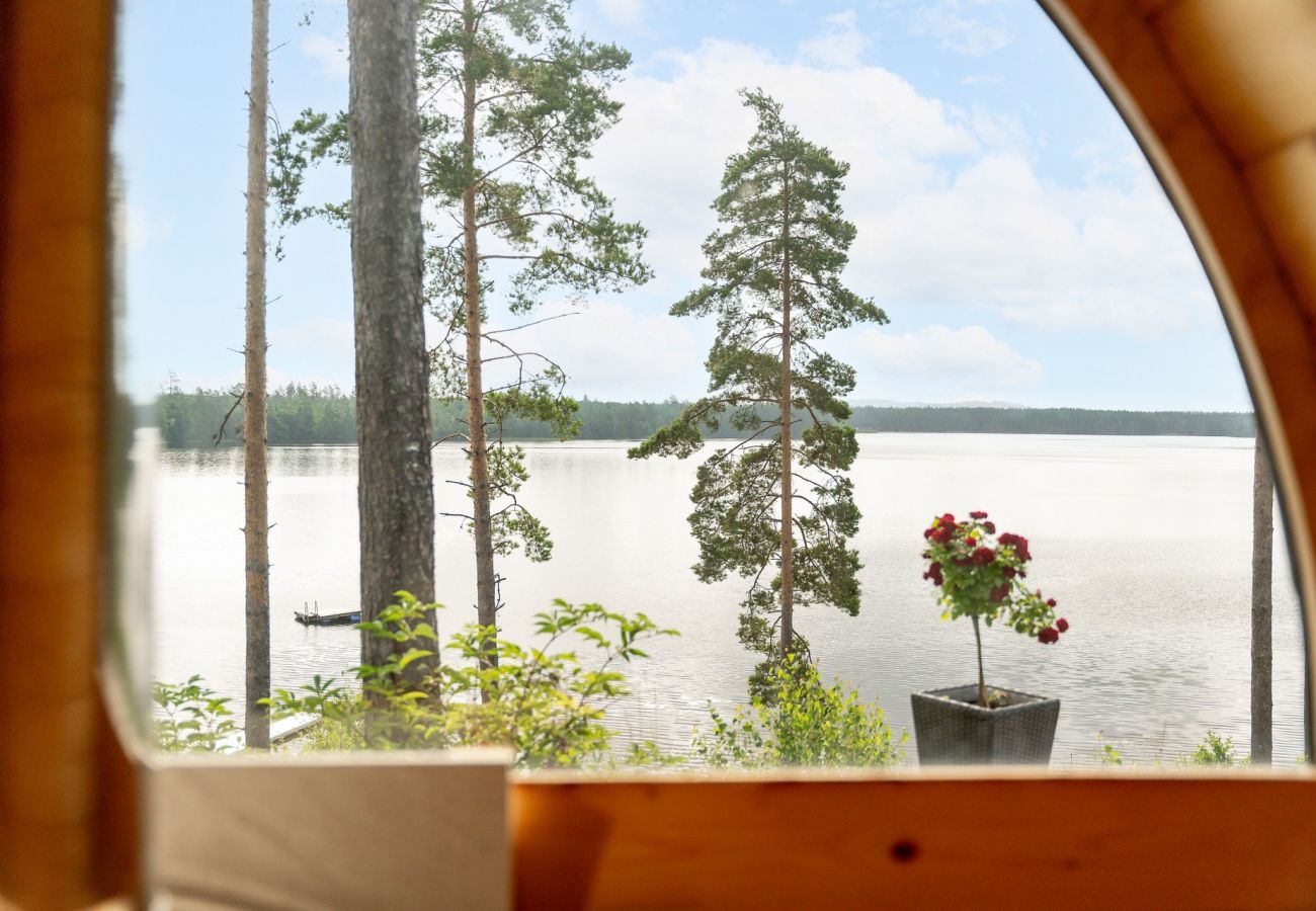 Stuga i Vaggeryd - Fantastiskt hus i Vaggeryd med panoramaläge vid sjön Fängen  | SE07024 
