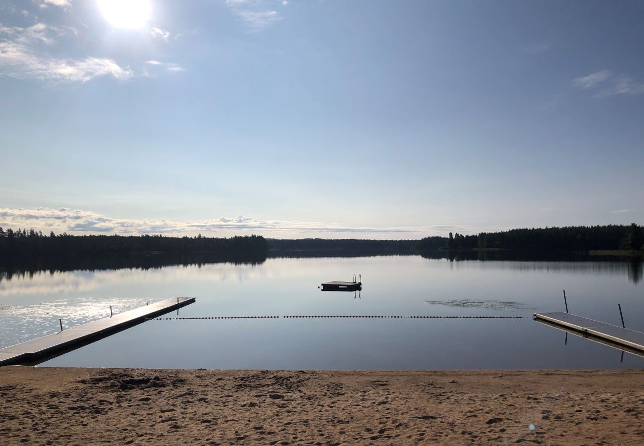 Stuga i Vaggeryd - Fantastiskt hus i Vaggeryd med panoramaläge vid sjön Fängen  | SE07024 