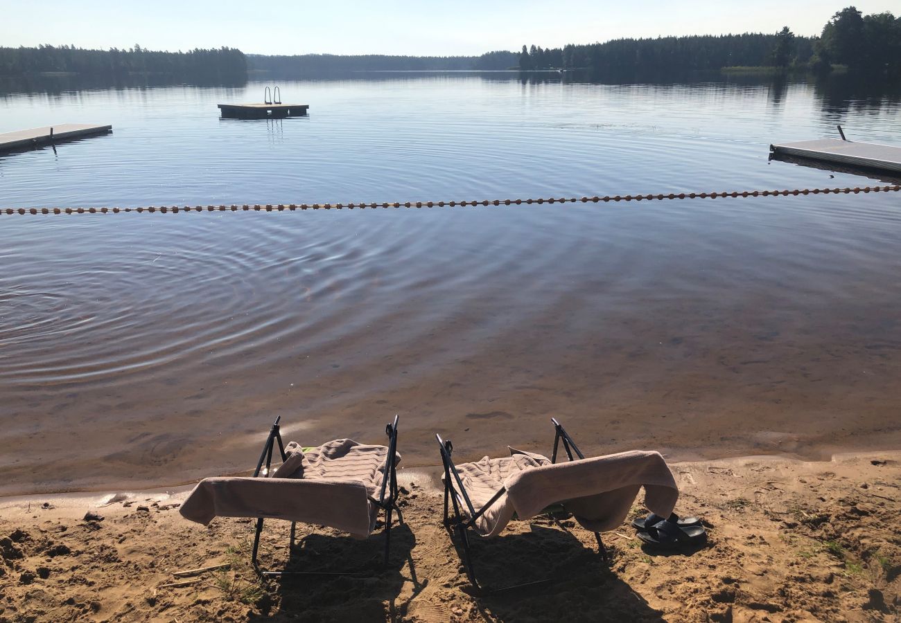 Stuga i Vaggeryd - Fantastiskt hus i Vaggeryd med panoramaläge vid sjön Fängen  | SE07024 
