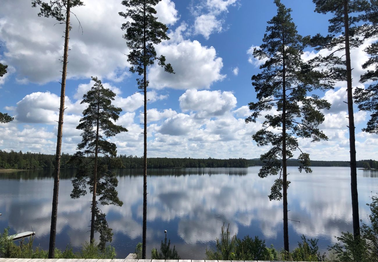 Stuga i Vaggeryd - Fantastiskt hus i Vaggeryd med panoramaläge vid sjön Fängen  | SE07024 