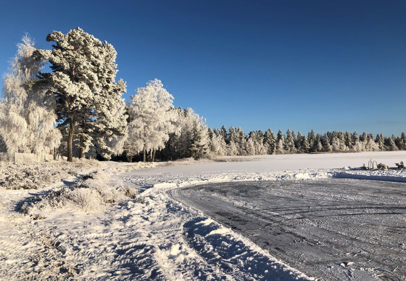 Stuga i Vaggeryd - Fantastiskt hus i Vaggeryd med panoramaläge vid sjön Fängen  | SE07024 