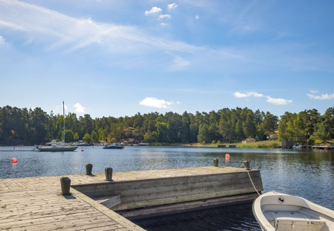 Stuga i Stavsnäs - Staynordic | Skärgårdshus med egen strand och brygga | SE13001