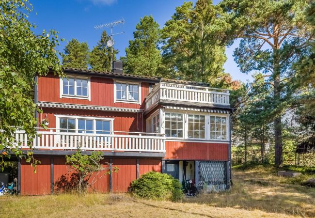 Stuga i Stavsnäs - Staynordic | Skärgårdshus med egen strand och brygga | SE13001