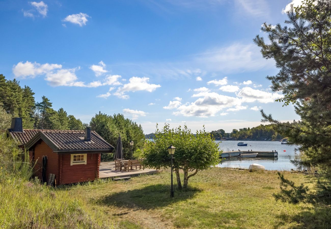 Stuga i Stavsnäs - Staynordic | Skärgårdshus med egen strand och brygga | SE13001