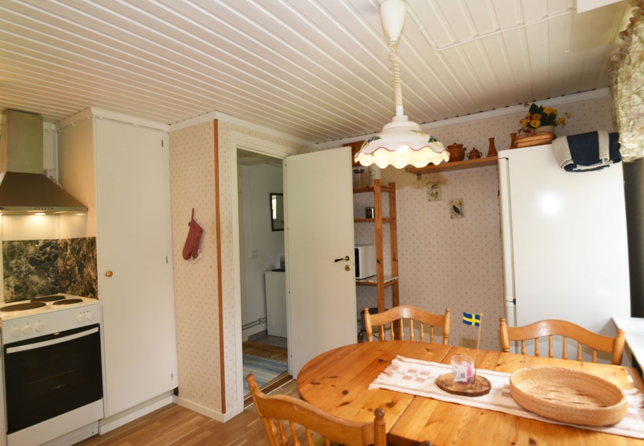 Stuga i Dalskog - Mysig stuga i lummig natur vid Kroppefjäll | SE17005