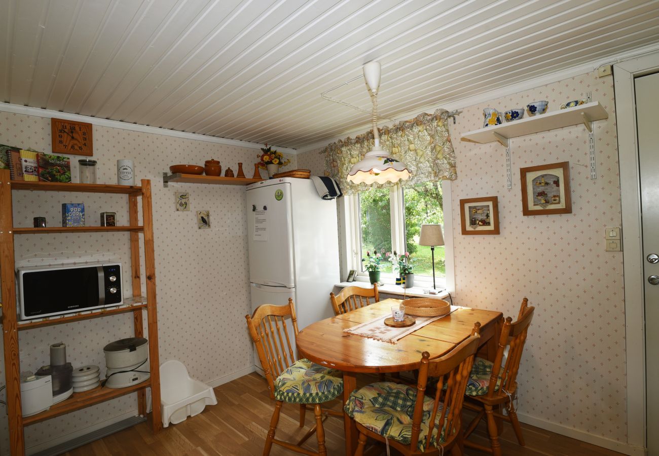 Stuga i Dalskog - Mysig stuga i lummig natur vid Kroppefjäll | SE17005