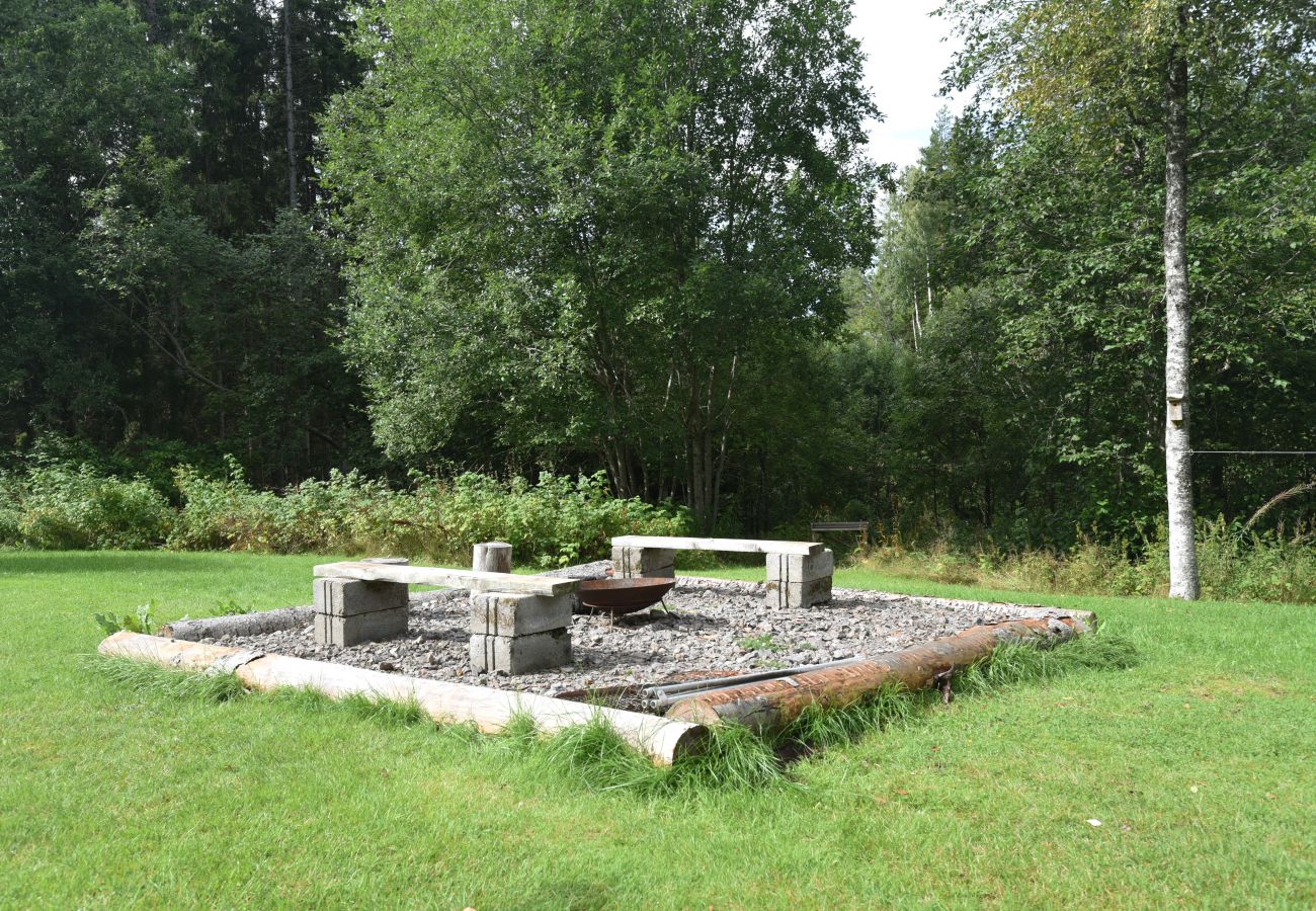 Stuga i Dalskog - Mysig stuga i lummig natur vid Kroppefjäll | SE17005