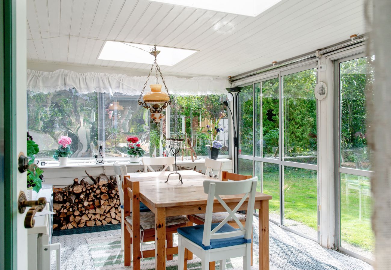 Stuga i Ljungbyhed - StayNordic | Stuga i Ljungbyhed med egen brygga | SE01026 