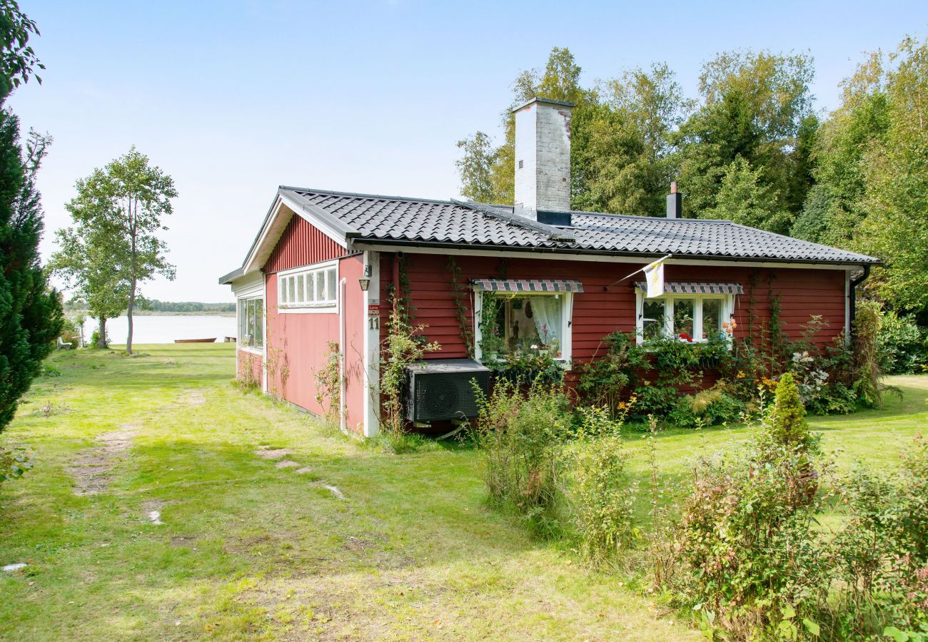 Stuga i Ljungbyhed - StayNordic | Stuga i Ljungbyhed med egen brygga | SE01026 