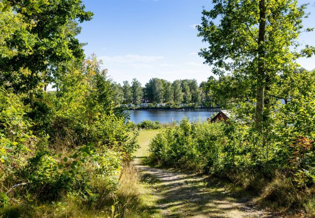 Stuga i Markaryd - Lantligt semesterhus i Sjöared | SE02024