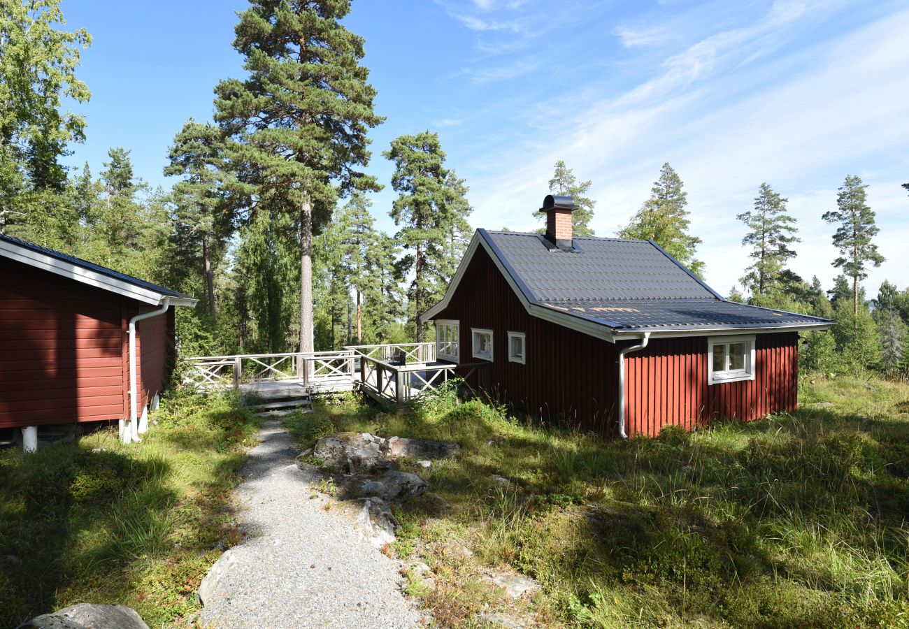Stuga i Arvika - Mysig stuga i Arvika med privat läge i vacker värmländsk natur | SE18013