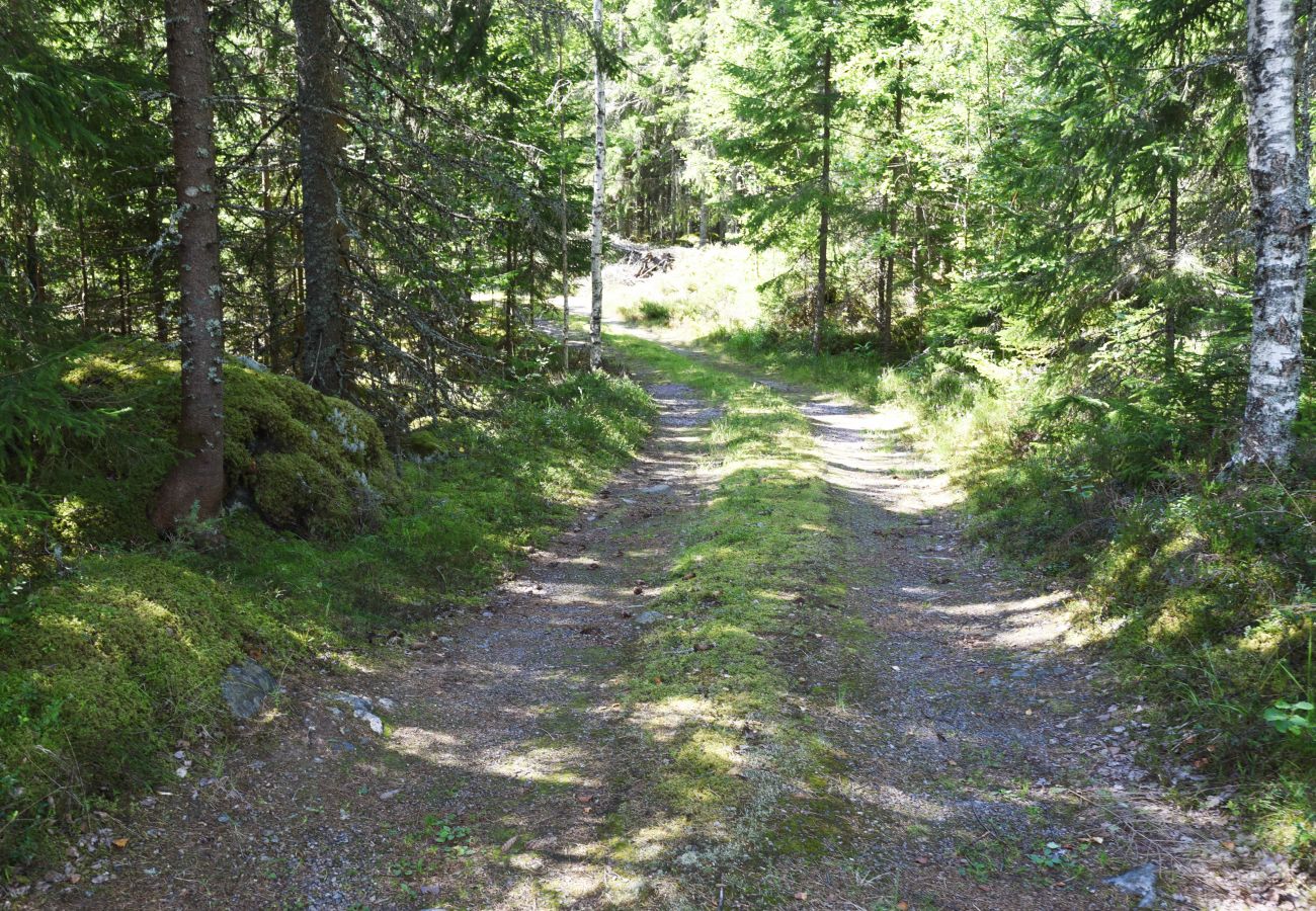 Stuga i Arvika - Mysig stuga i Arvika med privat läge i vacker värmländsk natur | SE18013