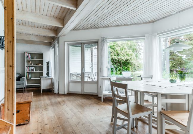 Stuga i Järna - Semesterhus i Järna med fantastisk utsikt | SE13011  Stuga i Järna - Semesterhus i Järna med fantastisk utsikt | SE13011