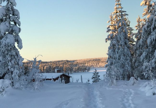 Stuga i Likenäs - Lantlig villa med utsikt över Klarälven nära Branäs | SE18014