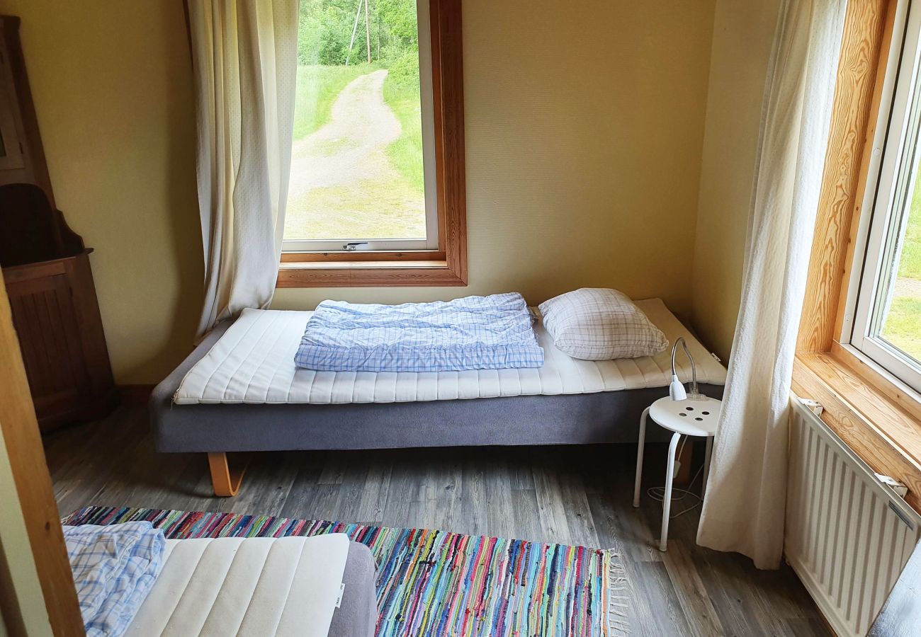 Stuga i Fegen - Trevlig stuga i Fegen, Halland, nära sjö | SE02034