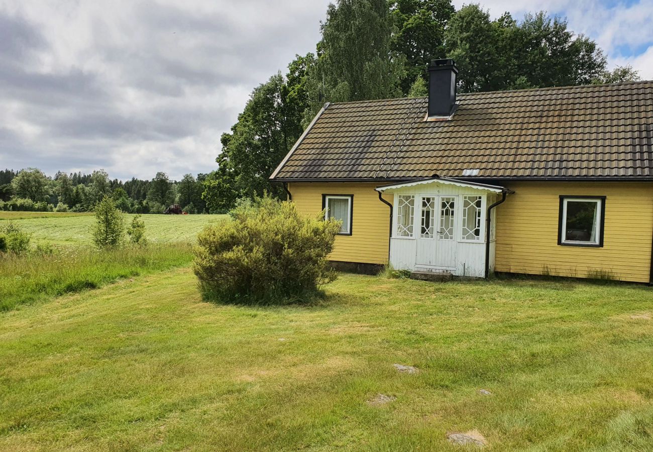 Stuga i Fegen - Trevlig stuga i Fegen, Halland, nära sjö | SE02034