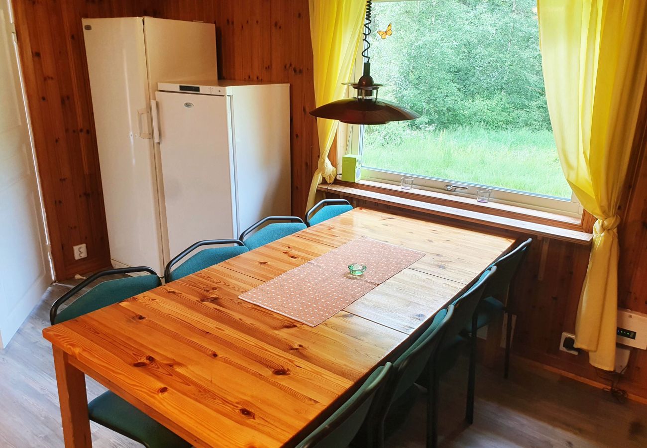 Stuga i Fegen - Trevlig stuga i Fegen, Halland, nära sjö | SE02034