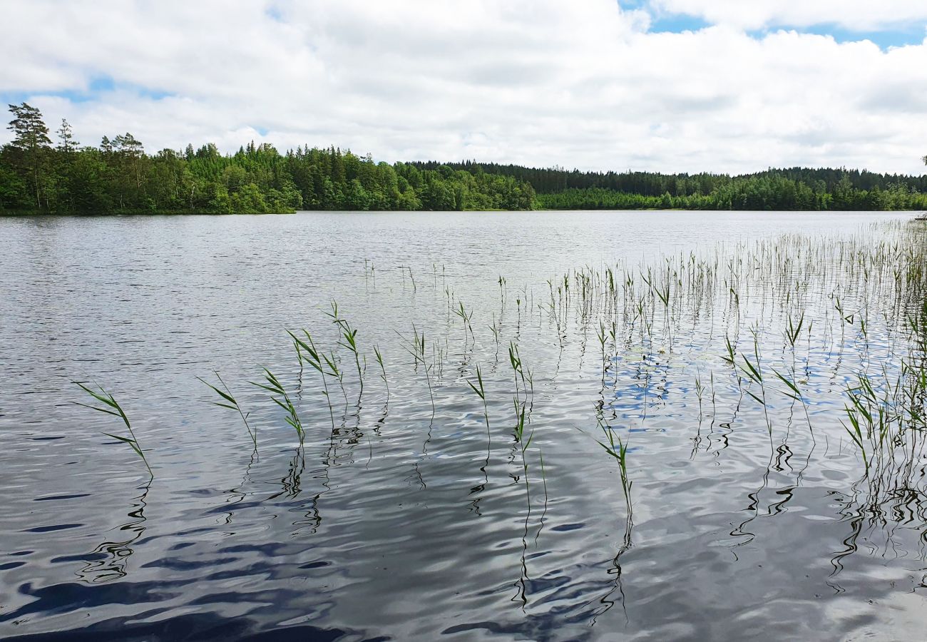 Stuga i Fegen - Trevlig stuga i Fegen, Halland, nära sjö | SE02034