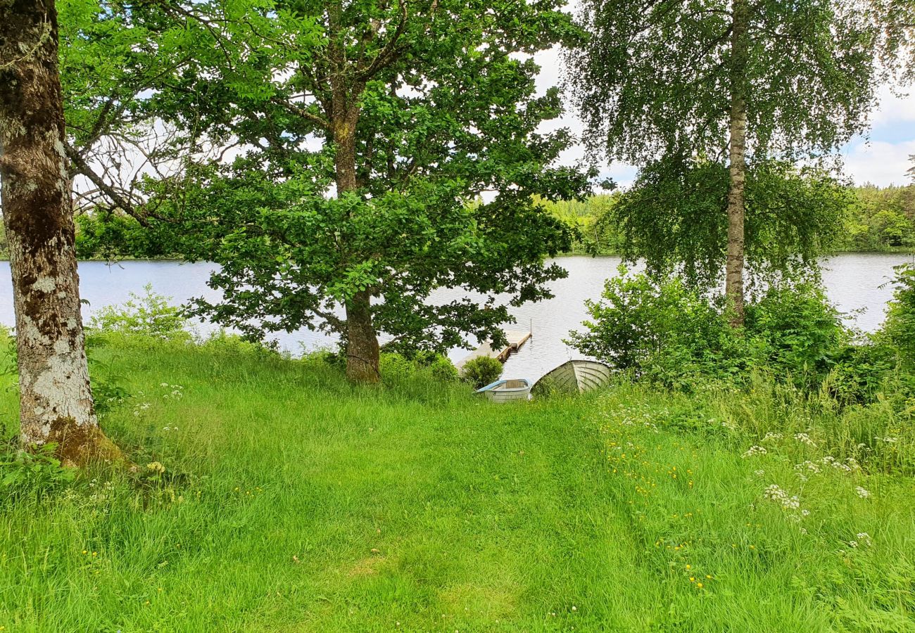 Stuga i Fegen - Trevlig stuga i Fegen, Halland, nära sjö | SE02034