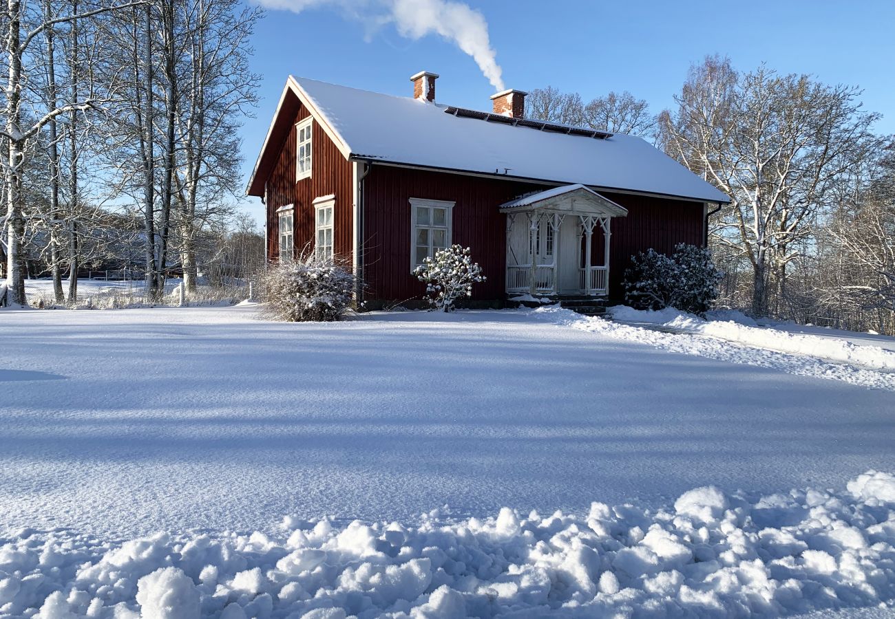 Stuga i Smålandsstenar - Trevlig stuga i Släthult utanför Smålandsstenar | SE07030 