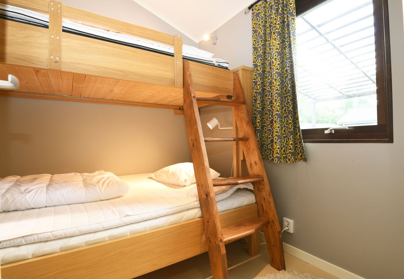 Stuga i Löttorp - Modernt semesterhus i natursköna Stennige, Öland | SE04009
