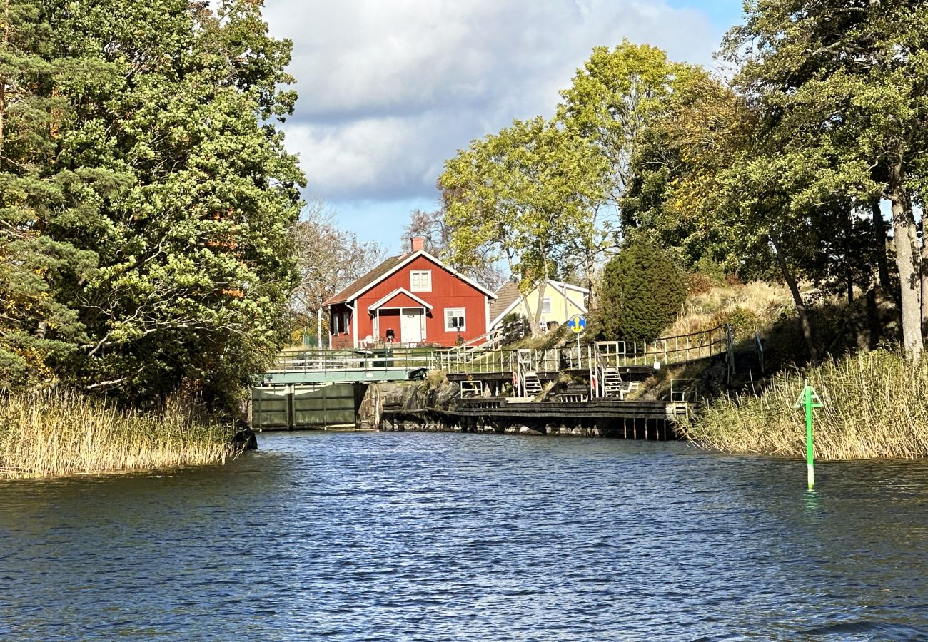 Stuga i Köpmannebro - Unikt hus i Köpmannebro med fantastisk sjötomt | SE17008
