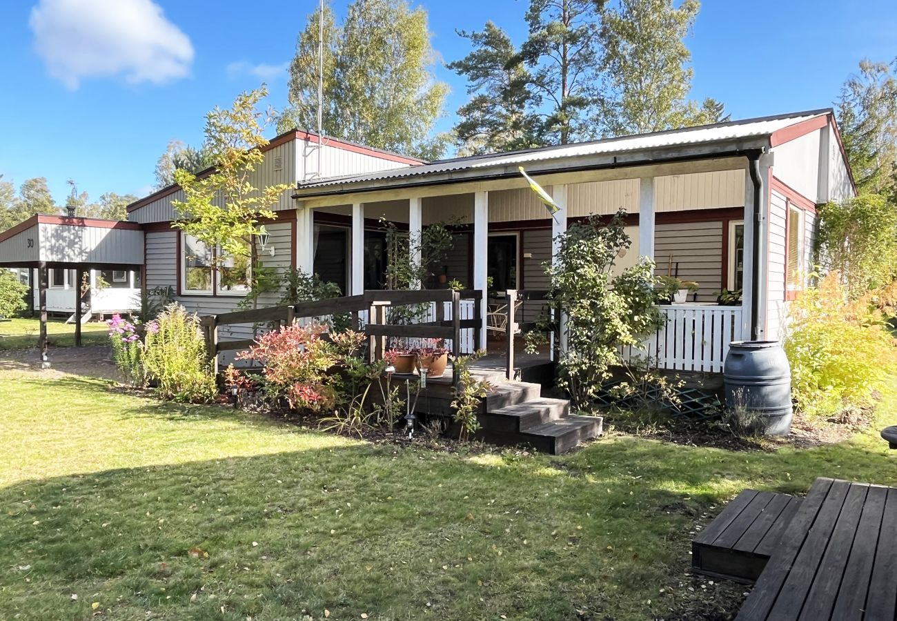 Stuga i Mönsterås - Mysig stuga på Oknö nära bad och natur | SE05013 