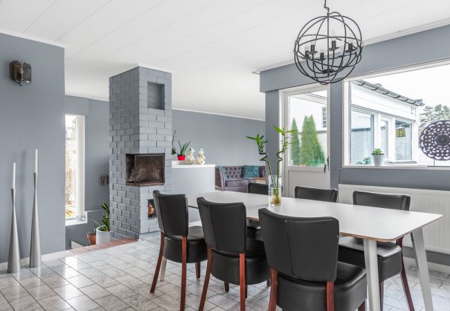 Stuga i Upplands Väsby - Rymlig villa i Upplands Väsby |SE13004