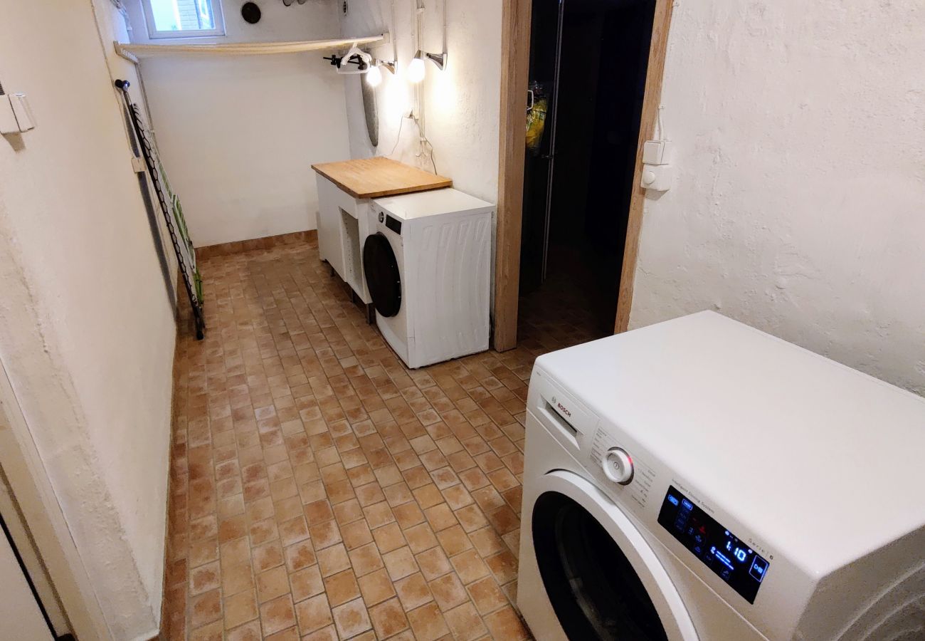 Stuga i Sollentuna - Modernt hus i Stockholm med bastu | SE13003