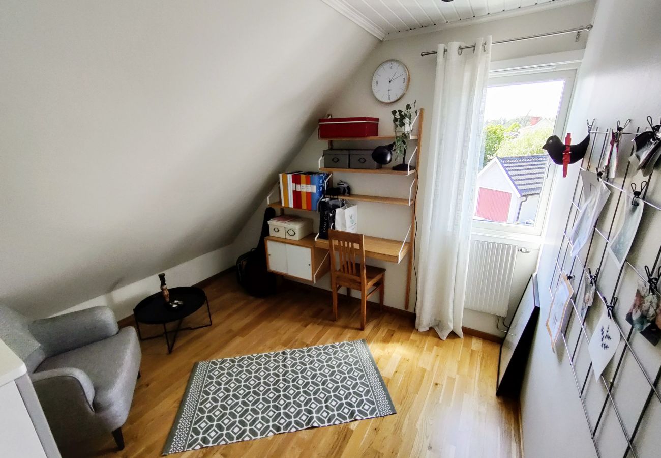 Stuga i Sollentuna - Modernt hus i Stockholm med bastu | SE13003