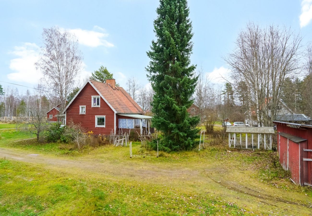 Stuga i Björbo - Charmig stuga i Dalarna med utsikt över Fänforsen | SE19027