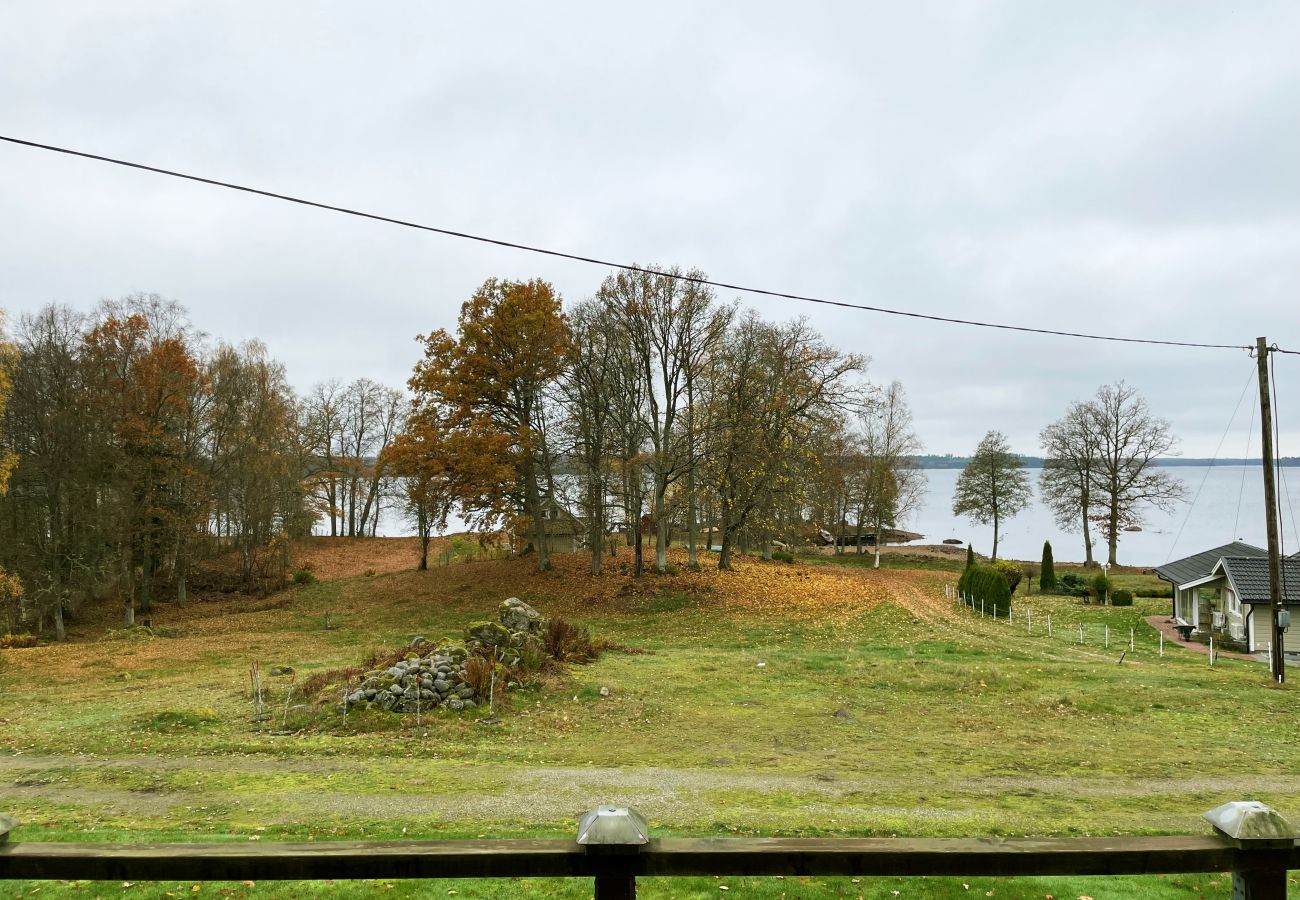 Stuga i Lagan - Härligt semesterhus med panoramautsikt över sjön Flåren utanför Lagan | SE06042