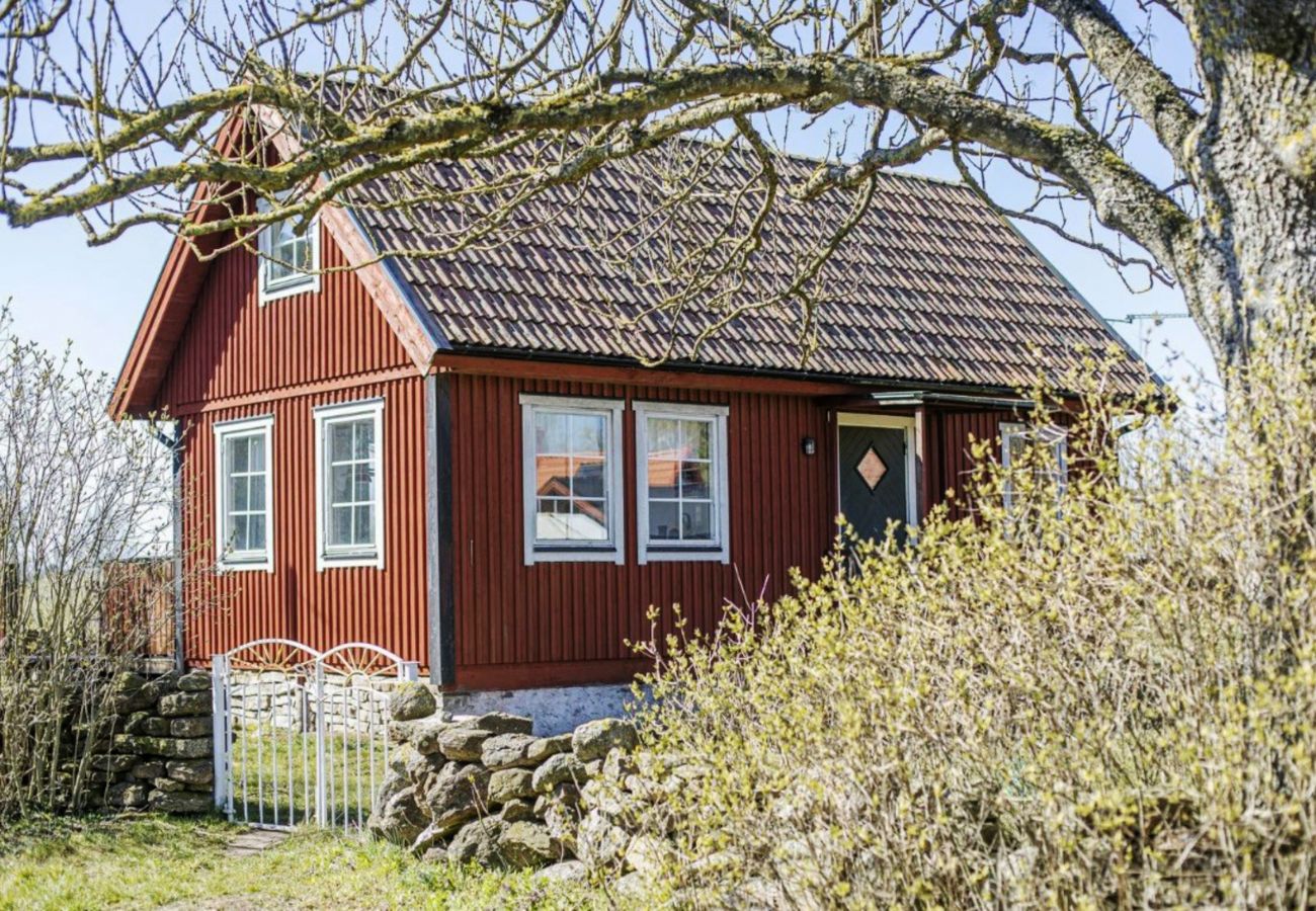 Stuga i Färjestaden - Mysig stuga på Öland nära familjevänliga stränder | SE04012 
