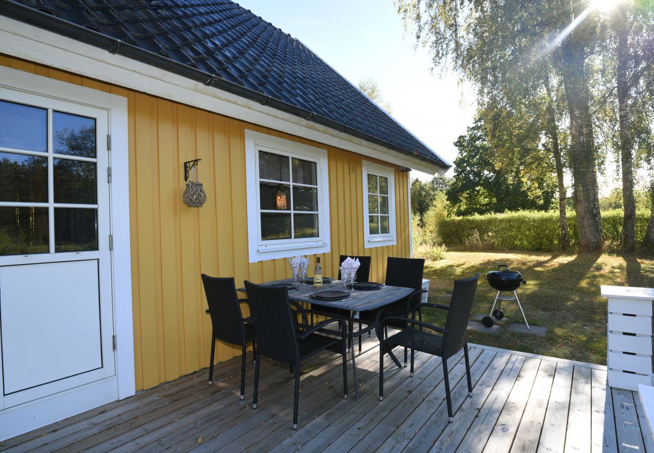 Stuga i Svanesund - Fräsch och ombonad villa med vedeldat vildmarksbad och bastu | SE09026 Svanesund/Orust.