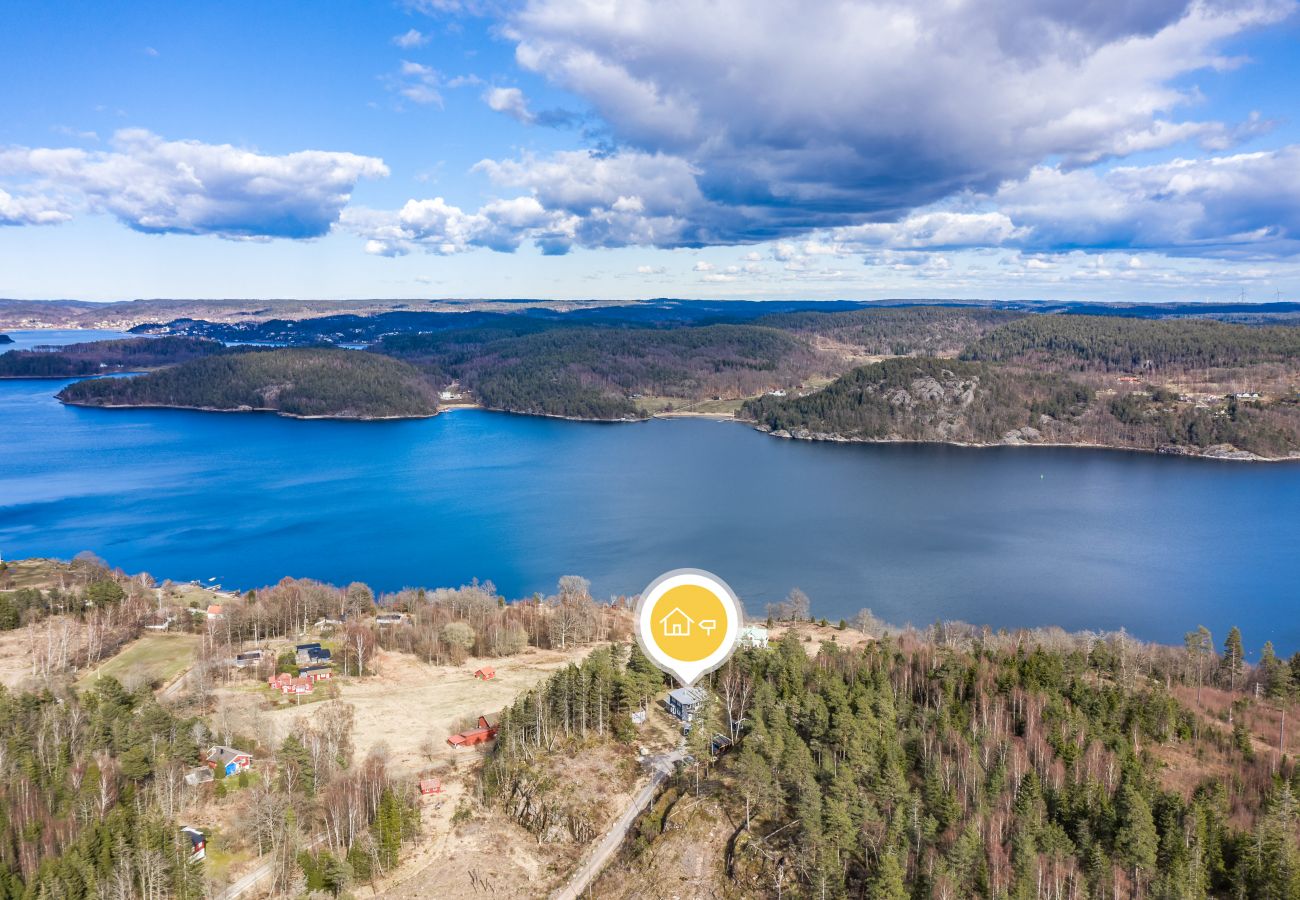 Stuga i Stillingsön - Semesterhus på Västkusten med panoramautsikt över havet | SE09029