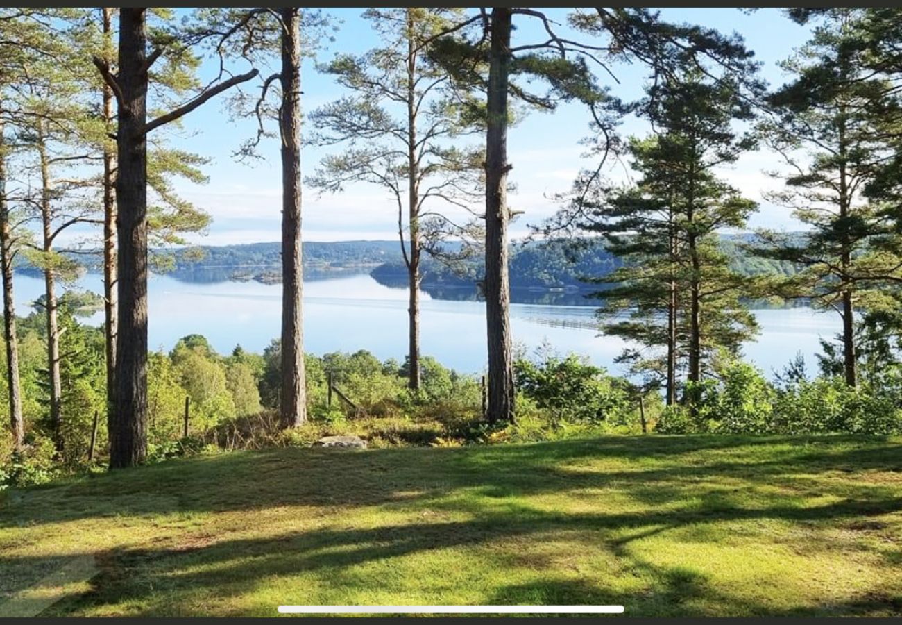 Stuga i Stillingsön - Semesterhus på Västkusten med panoramautsikt över havet | SE09029