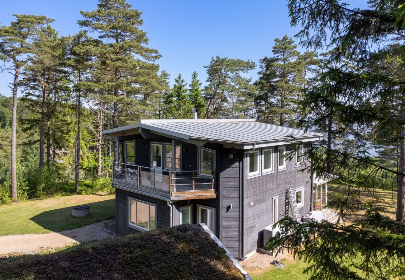 Stuga i Stillingsön - Semesterhus på Västkusten med panoramautsikt över havet | SE09029