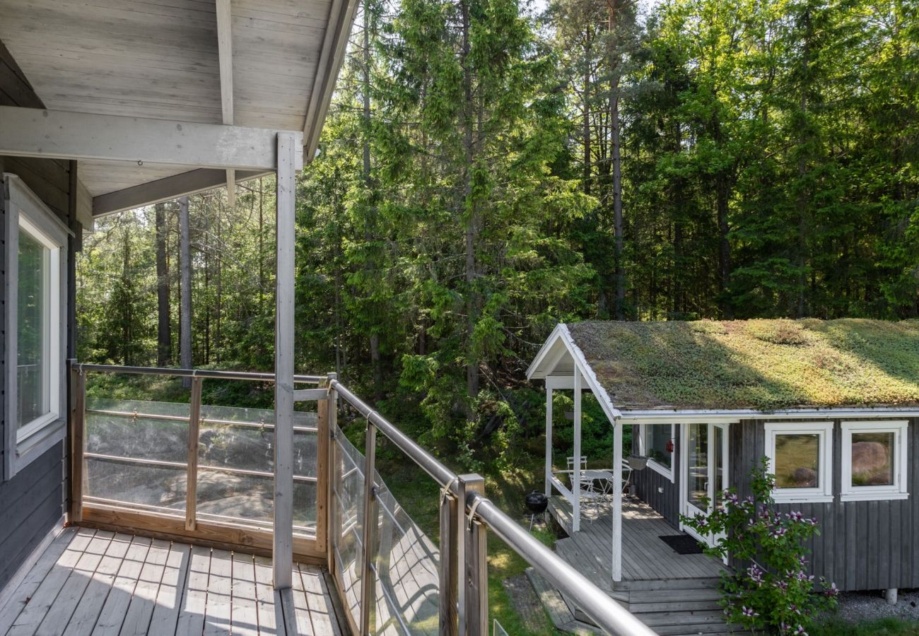 Stuga i Stillingsön - Semesterhus på Västkusten med panoramautsikt över havet | SE09029