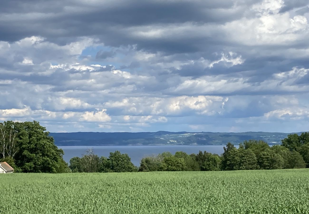 Stuga i Bankeryd - Härlig stuga i Bankeryd med panoramautsikt över sjö| SE07027