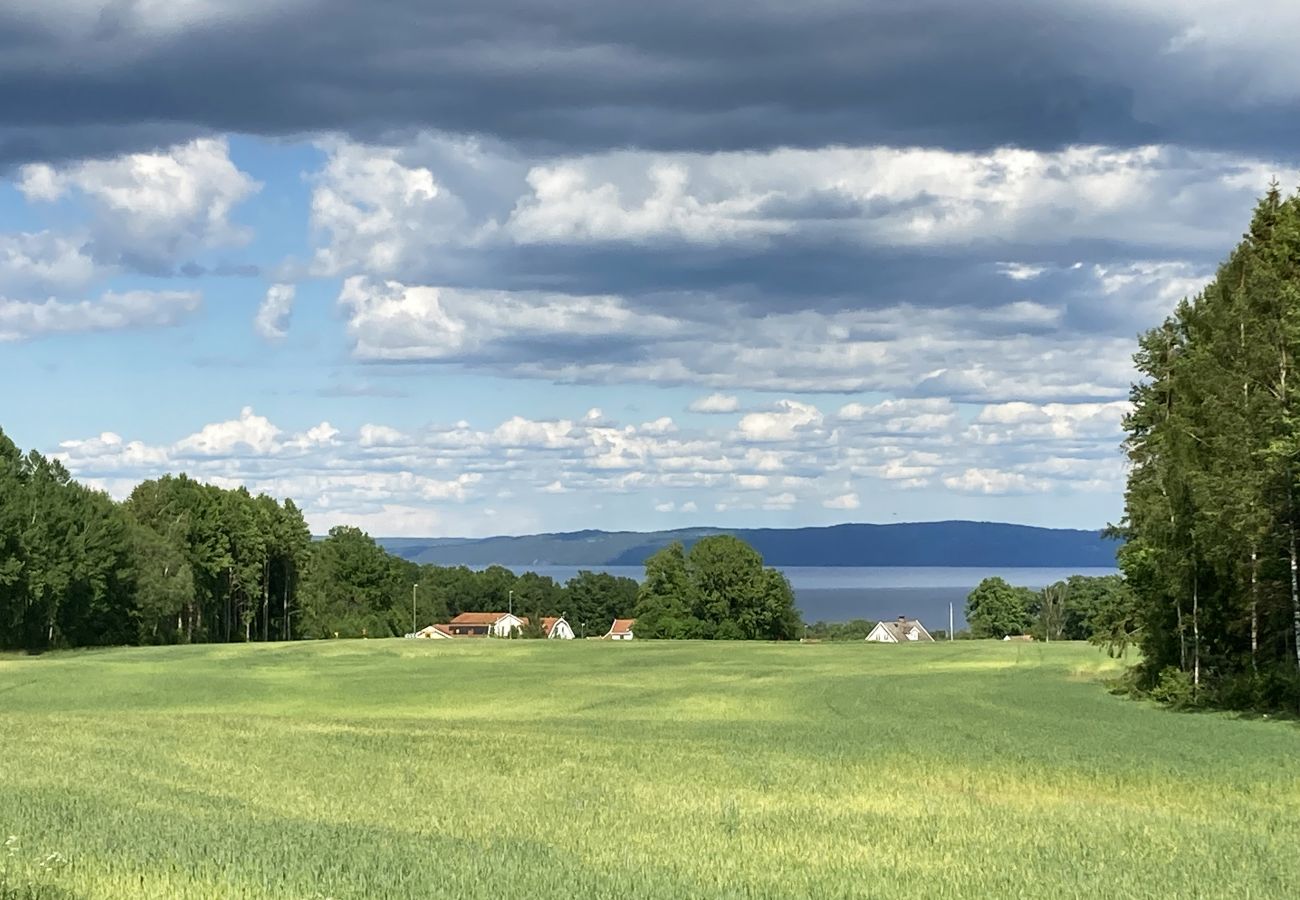 Stuga i Bankeryd - Härlig stuga i Bankeryd med panoramautsikt över sjö| SE07027